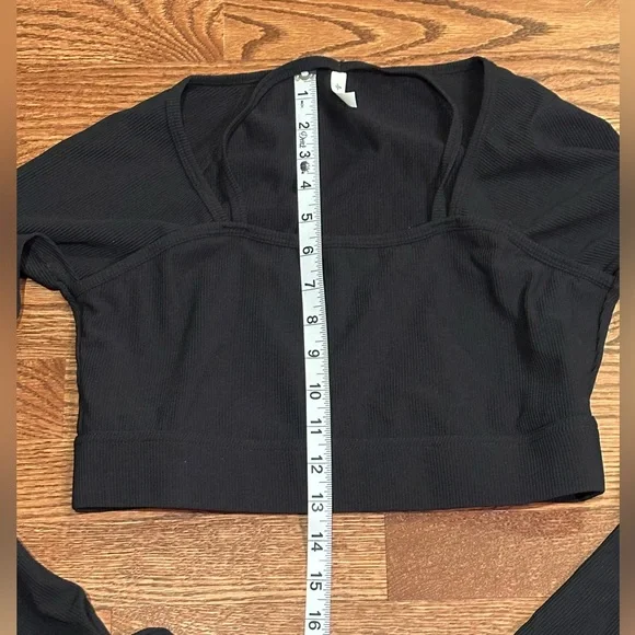 HALARA Black Ribbed Long Sleeve Crop Top Size Medium - Picture 6 of 7